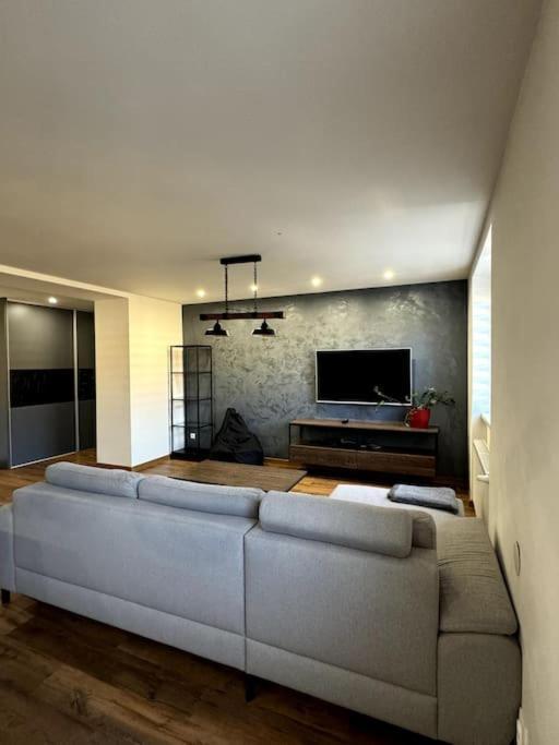 Modern Apartment In City Centre Banská Bystrica Extérieur photo